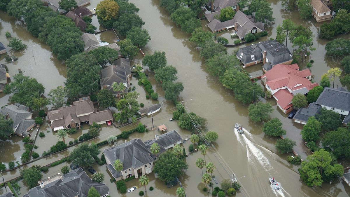 After the heavy rains hit Houston, eight area plants shut down, triggering a dangerous pulse of 1.3 million pounds of unpermitted air pollution. Photo: Karl Spencer.