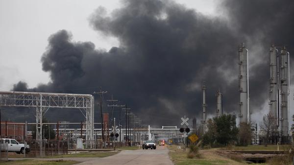 Under current state law, the maximum fine TCEQ can levy for violating air permits is just $25,000 per day. Photo: Julie Dermansky.