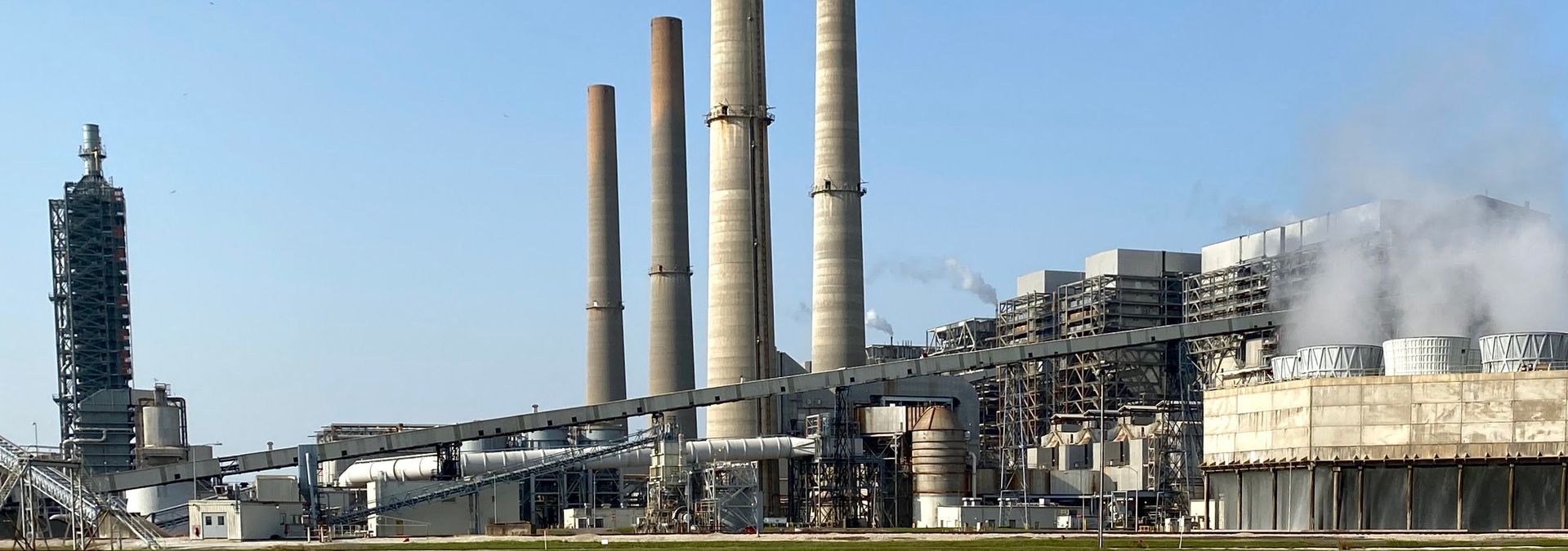 The W. A. Parish plant near Houston is the second-largest source of sulfur dioxide in Texas. Photo: Allyn West.