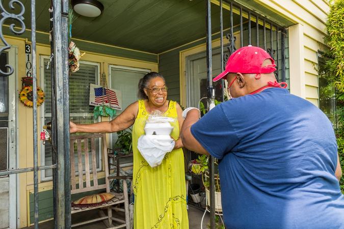 Downey distributes meals from Heavenly Choices restaurant to Kashmere Gardens residents. Photo: Koncept Kit.