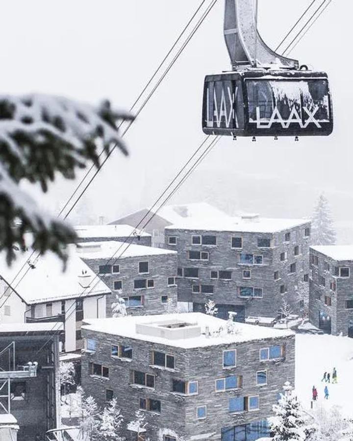LAAX