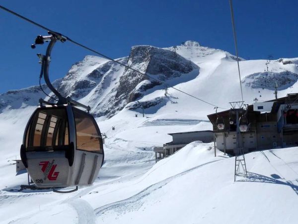 Hintertux Glacier Replaces 40-Year-Old Gondola to Tuxer Fernerhaus
