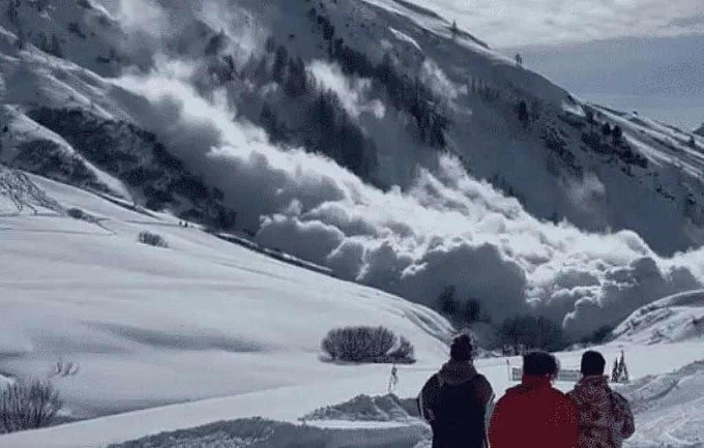 Val d'Isère Avalanche: 3 Skiers ᴅᴇᴀᴅ During Storm Nils