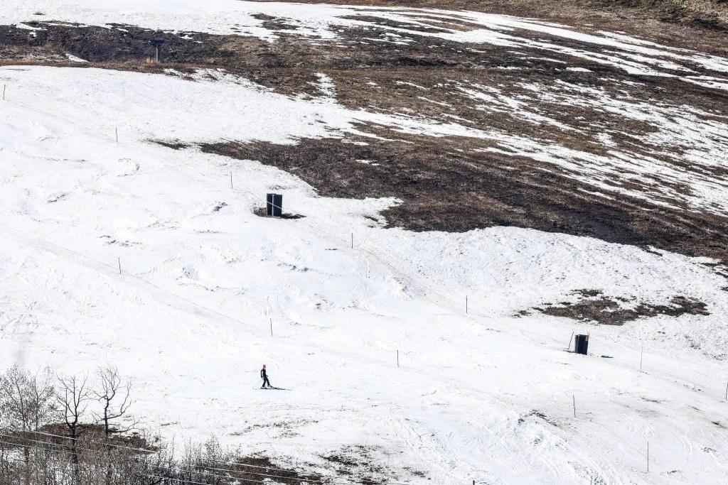 Colorado Ski Resorts Close Early After Poor Season
