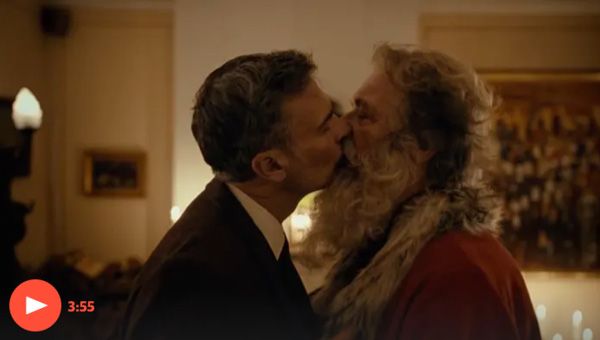 Santa kissing a man, in a Norweigan advert
