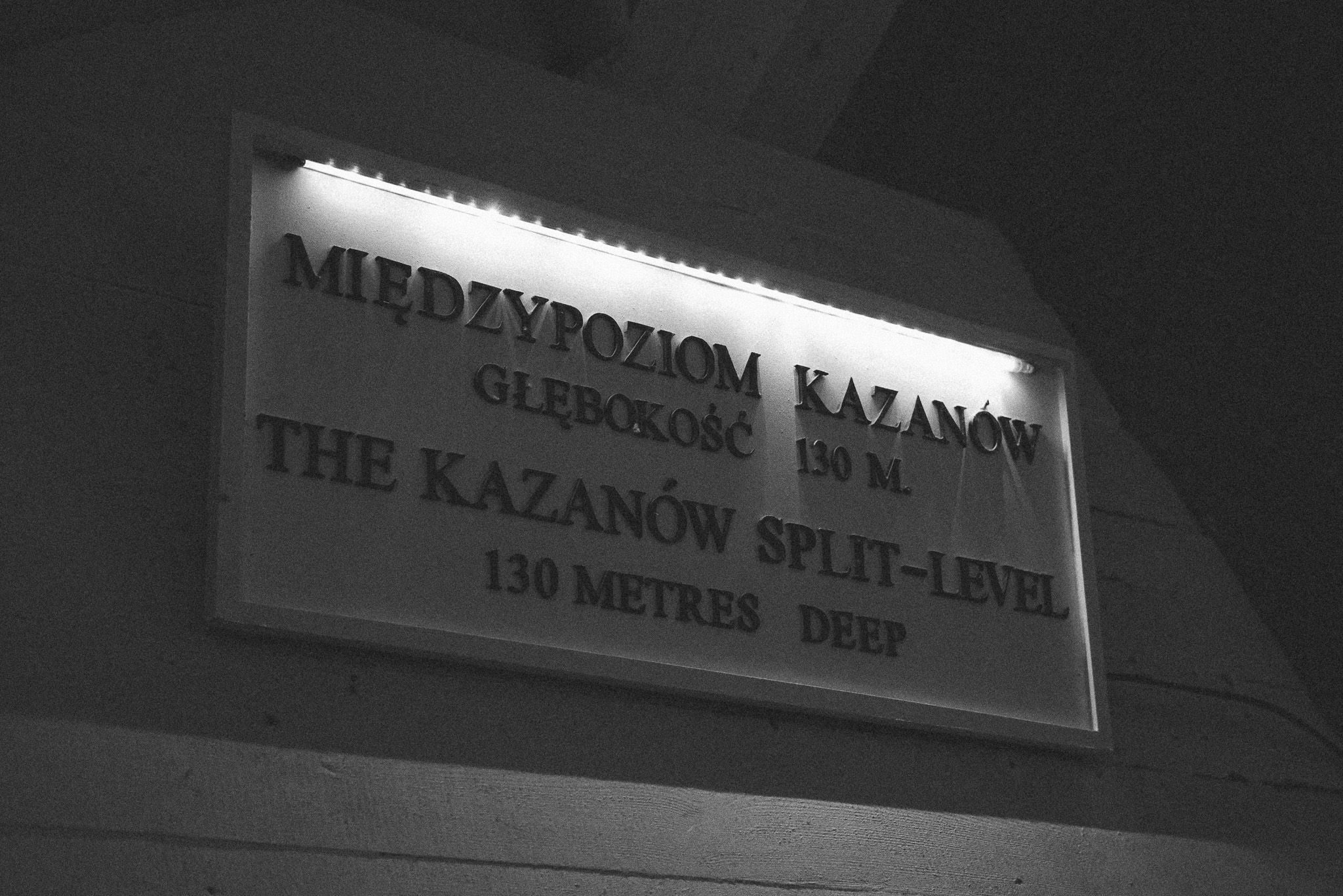 Sign stating that it's 130m deep