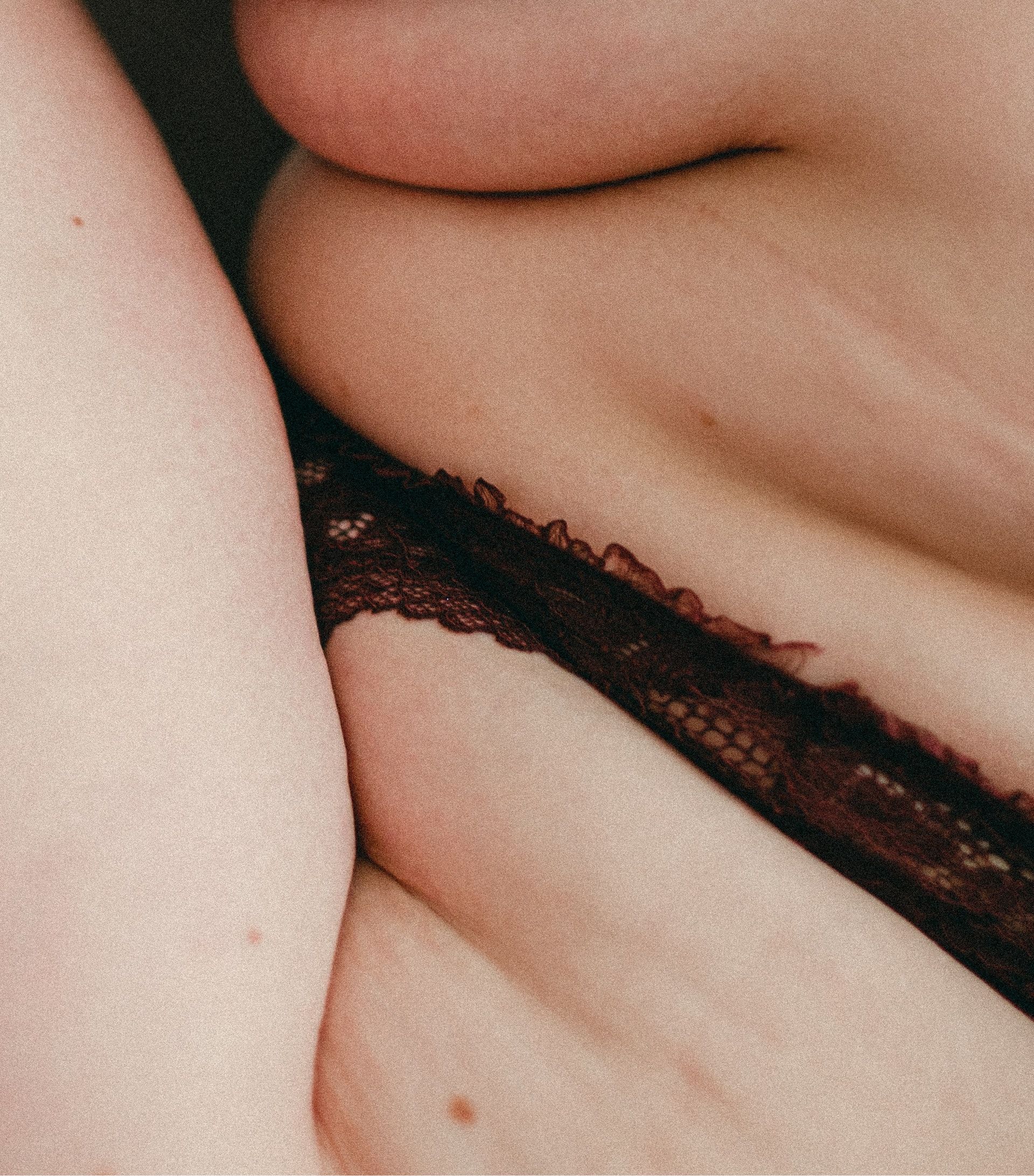 Close up of scrunched female body/skin