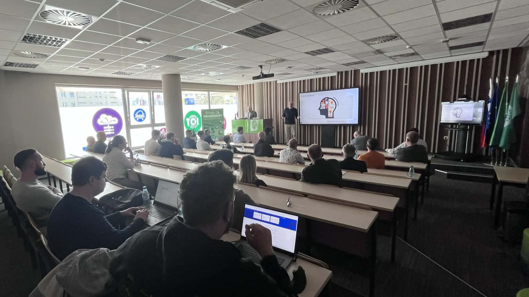 Umetna inteligenca v praksi zaznamovala 17. posvet informatikov Dolenjske in Bele krajine