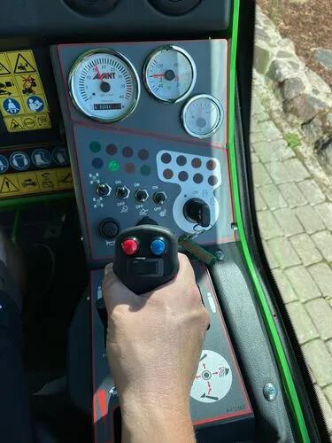 Avant laaduri juhtimine