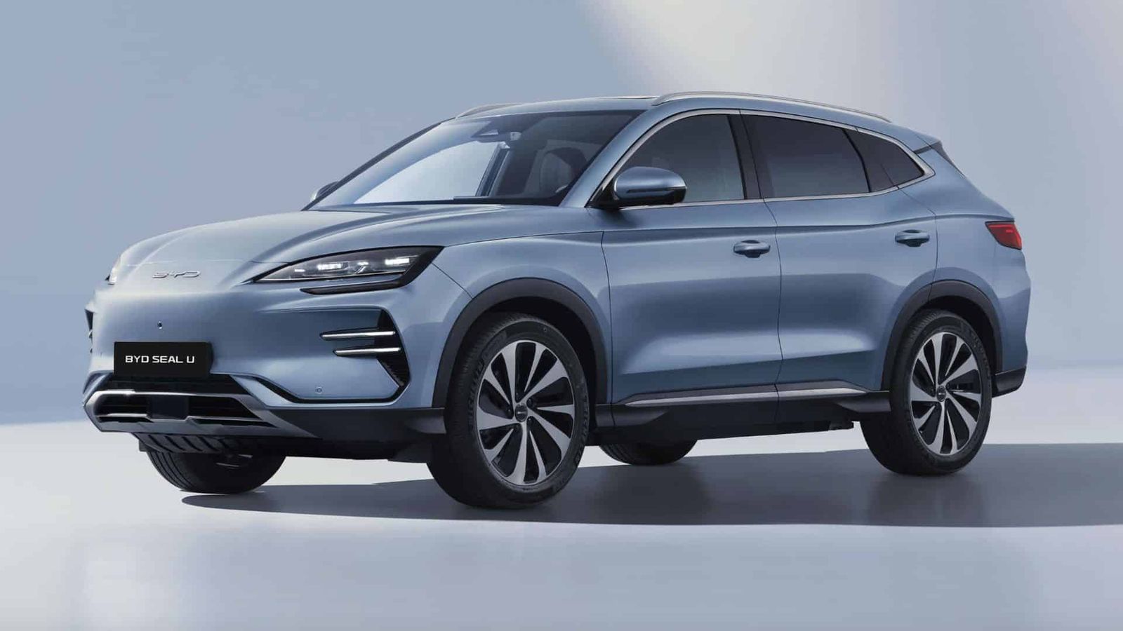 BYD Seal U : SUV électrique compact, best-seller BYD France, développant 204 ch avec batterie LFP 82,5 kWh et autonomie WLTP comprise entre 420 et 500 km.