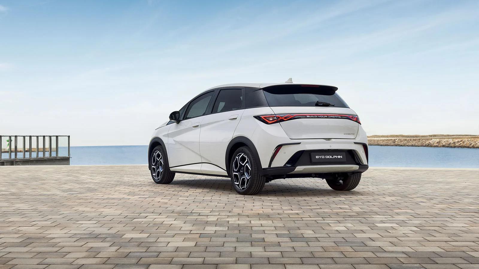 BYD Dolphin : berline compacte électrique de 204 ch dotée d’une batterie 60,4 kWh, jusqu’à 427 km d’autonomie WLTP, recharge rapide DC 100 kW et note maximale de 5 étoiles Euro NCAP.