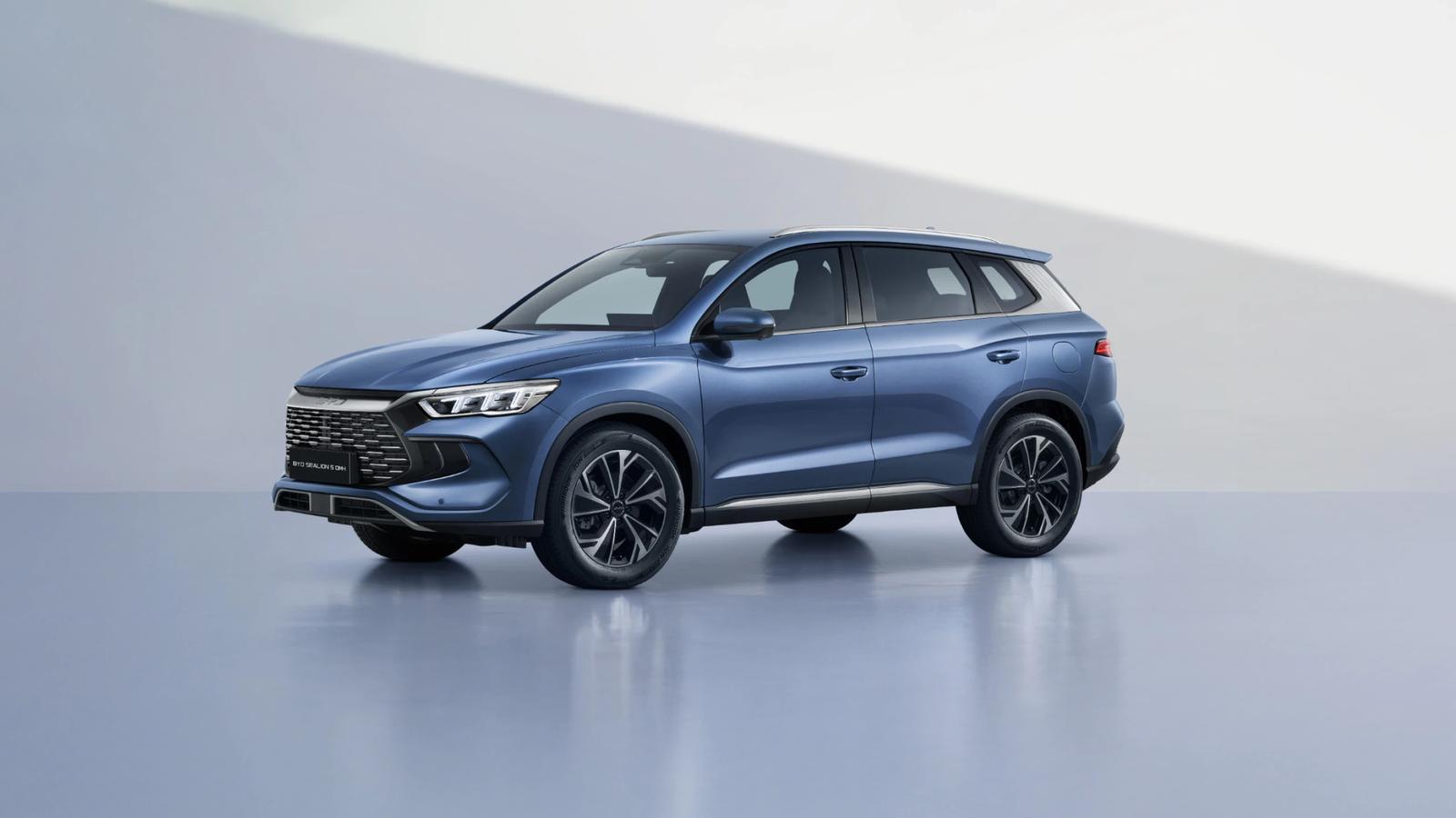 BYD Sealion 5 DM-i : SUV compact Super Hybride DM-i attendu en 2026, proposant jusqu’à 105 km d’autonomie électrique et plus de 1 000 km d’autonomie combinée.