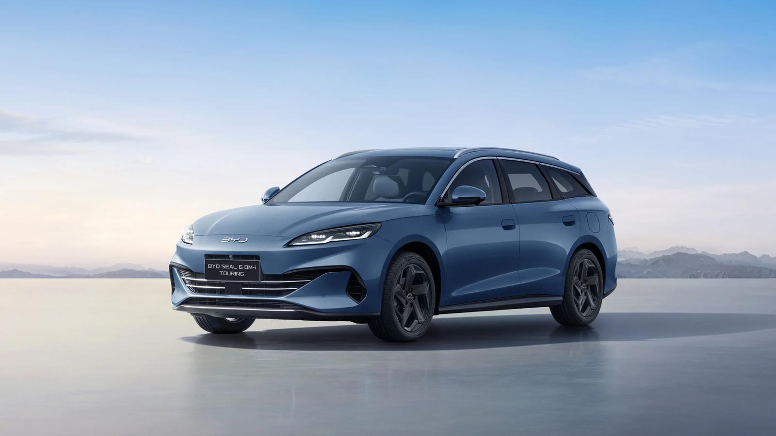 BYD Seal 6 DM-i Touring : break familial Super Hybride DM-i de 212 ch, jusqu’à 105 km d’autonomie électrique et plus de 1 000 km d’autonomie totale pour les longs trajets.