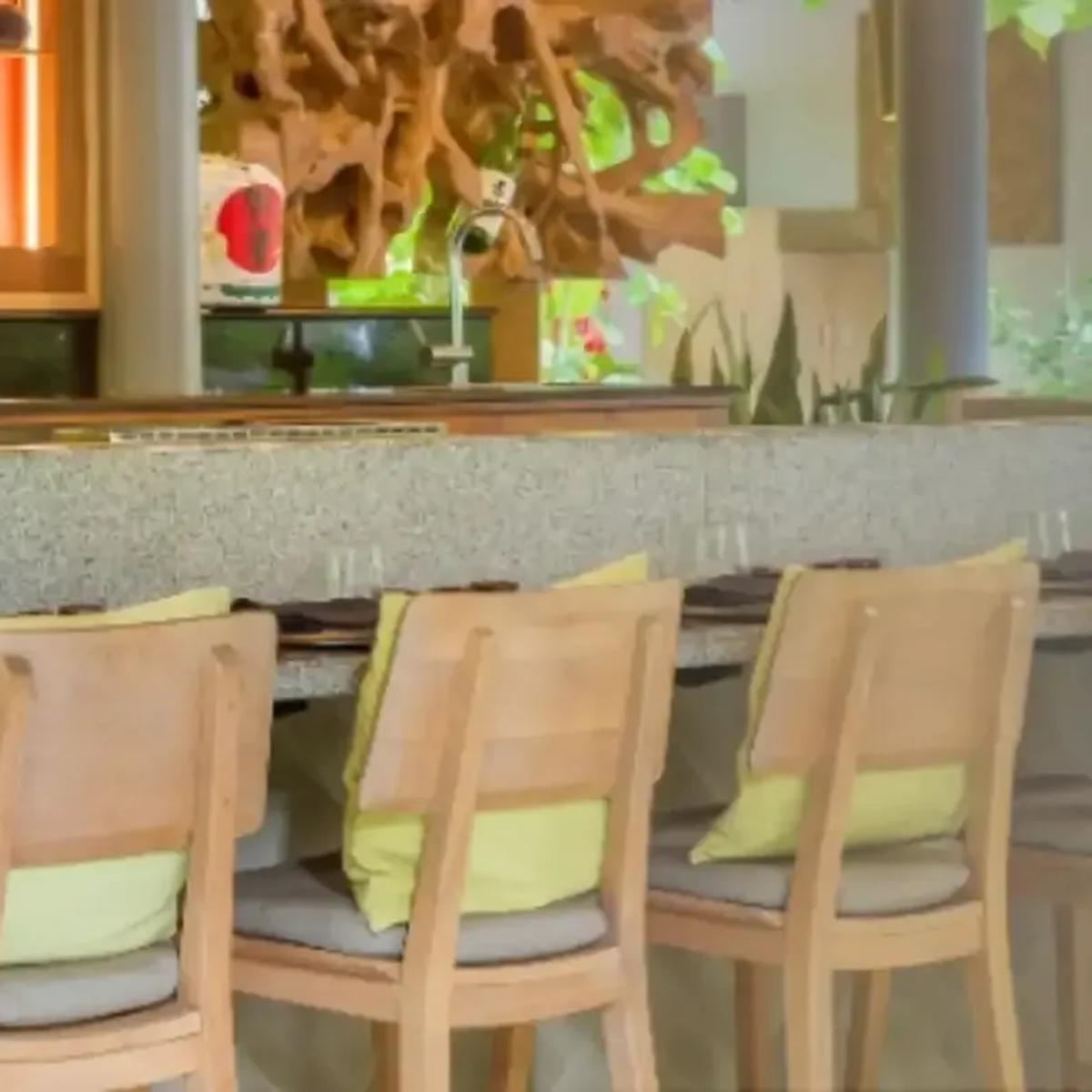 Anguru's teppanyaki counter and seating, an open grill station facing rows of wooden bar stools