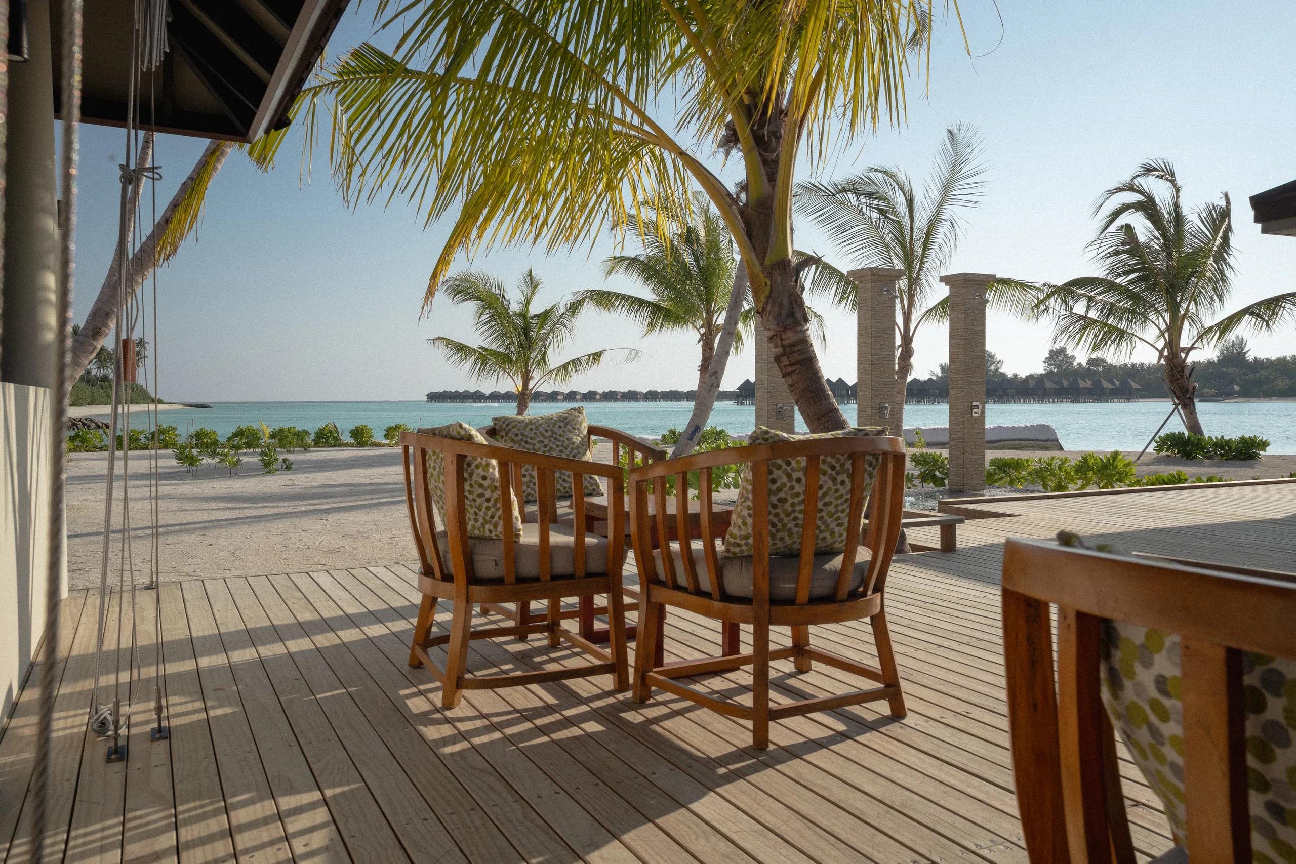 Poolside bar setting on Dream Island — the closest photographed reference for Dream Bar, which has no dedicated factsheet photo