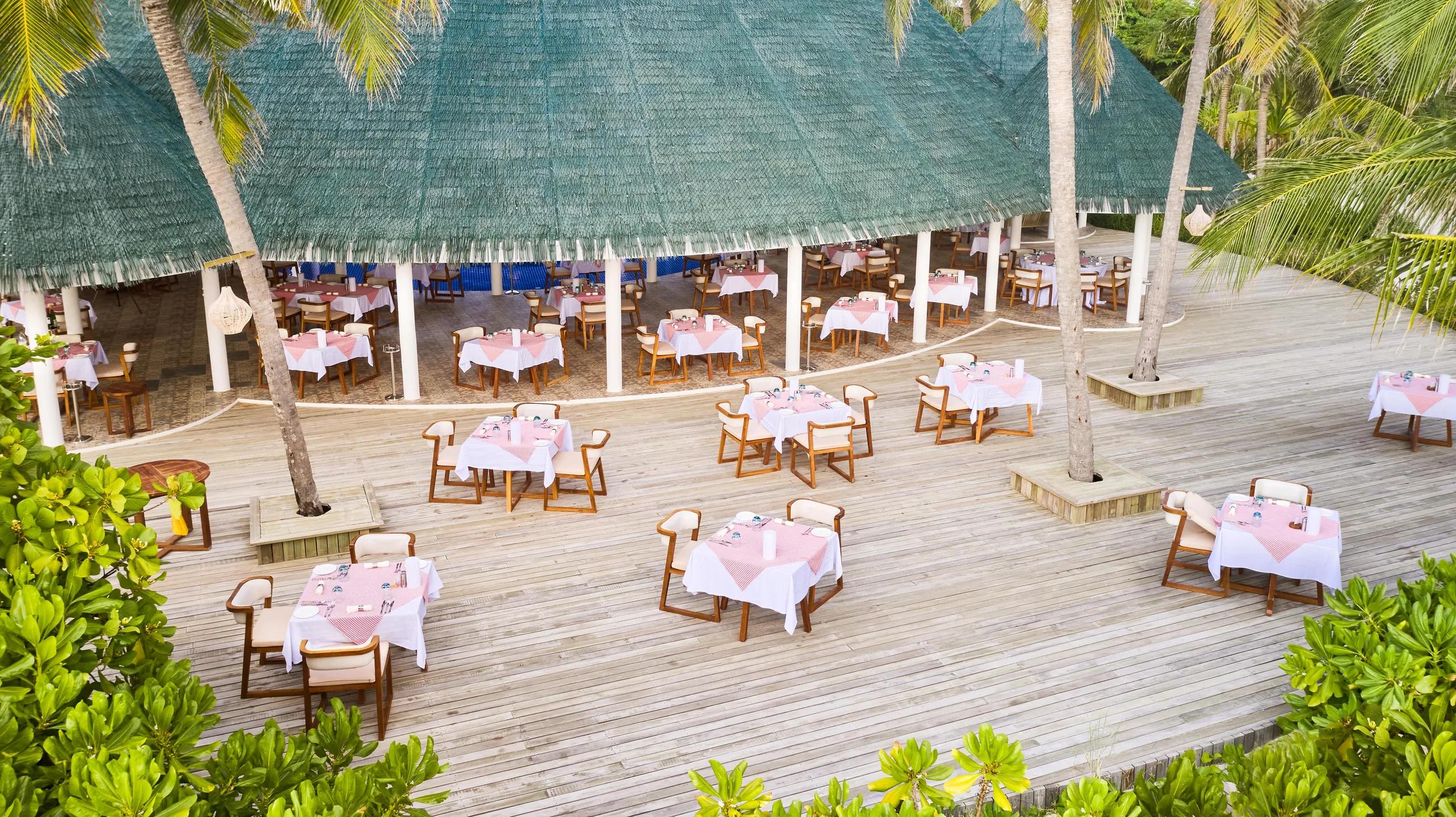 Andalucía's beachfront dining tables at Siyam World
