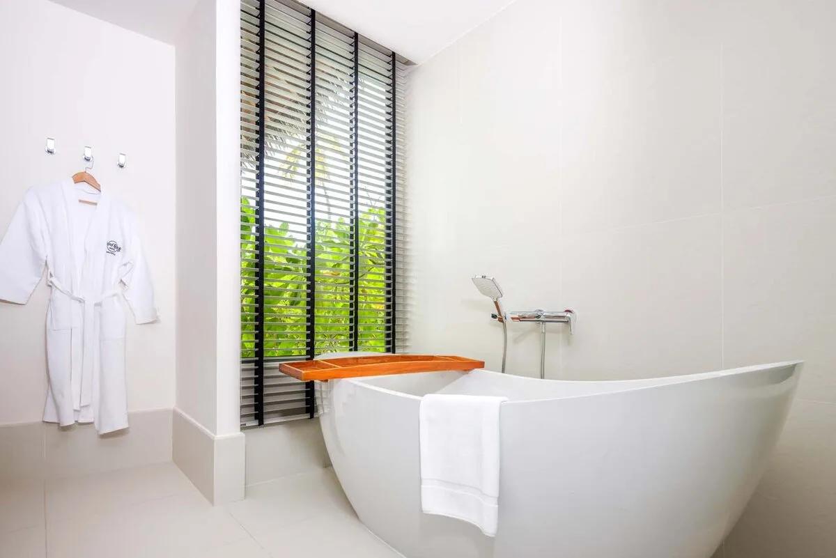 A Gold Beach-category villa's bathroom