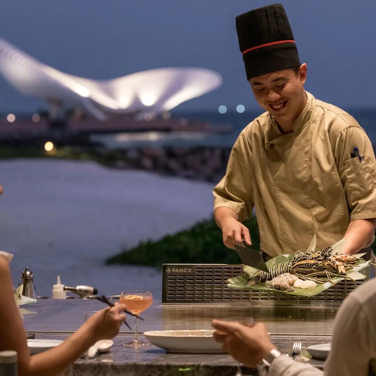 The private teppanyaki table at Rakuzen, set against Joali Being's Gate of Zero