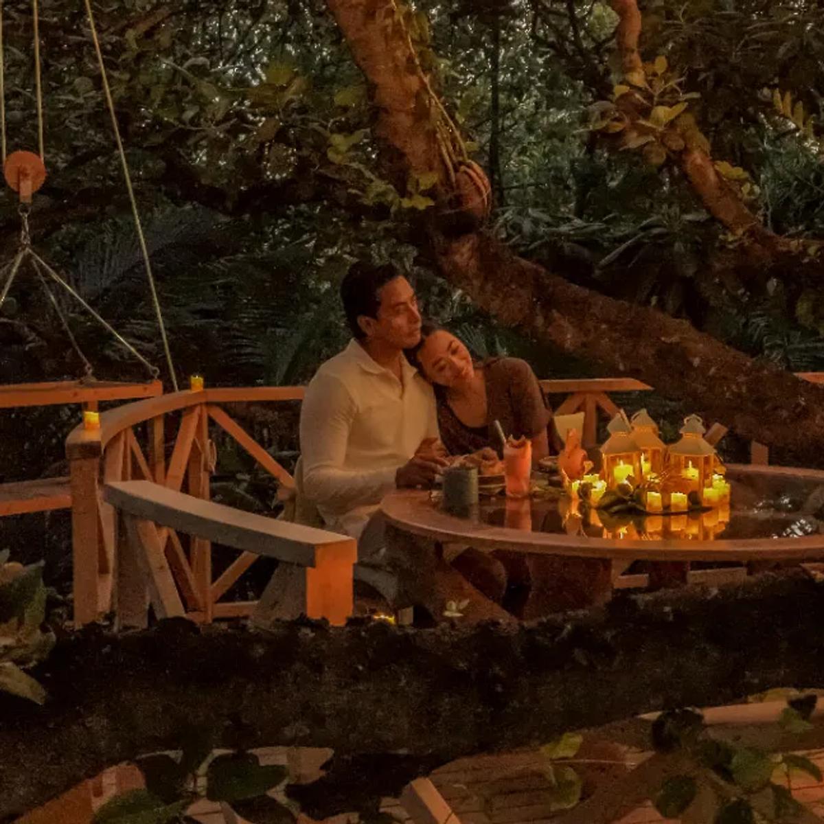 Kuri – Treehouse Dining at JA Manafaru, a private table built into a living tree at the island's edge