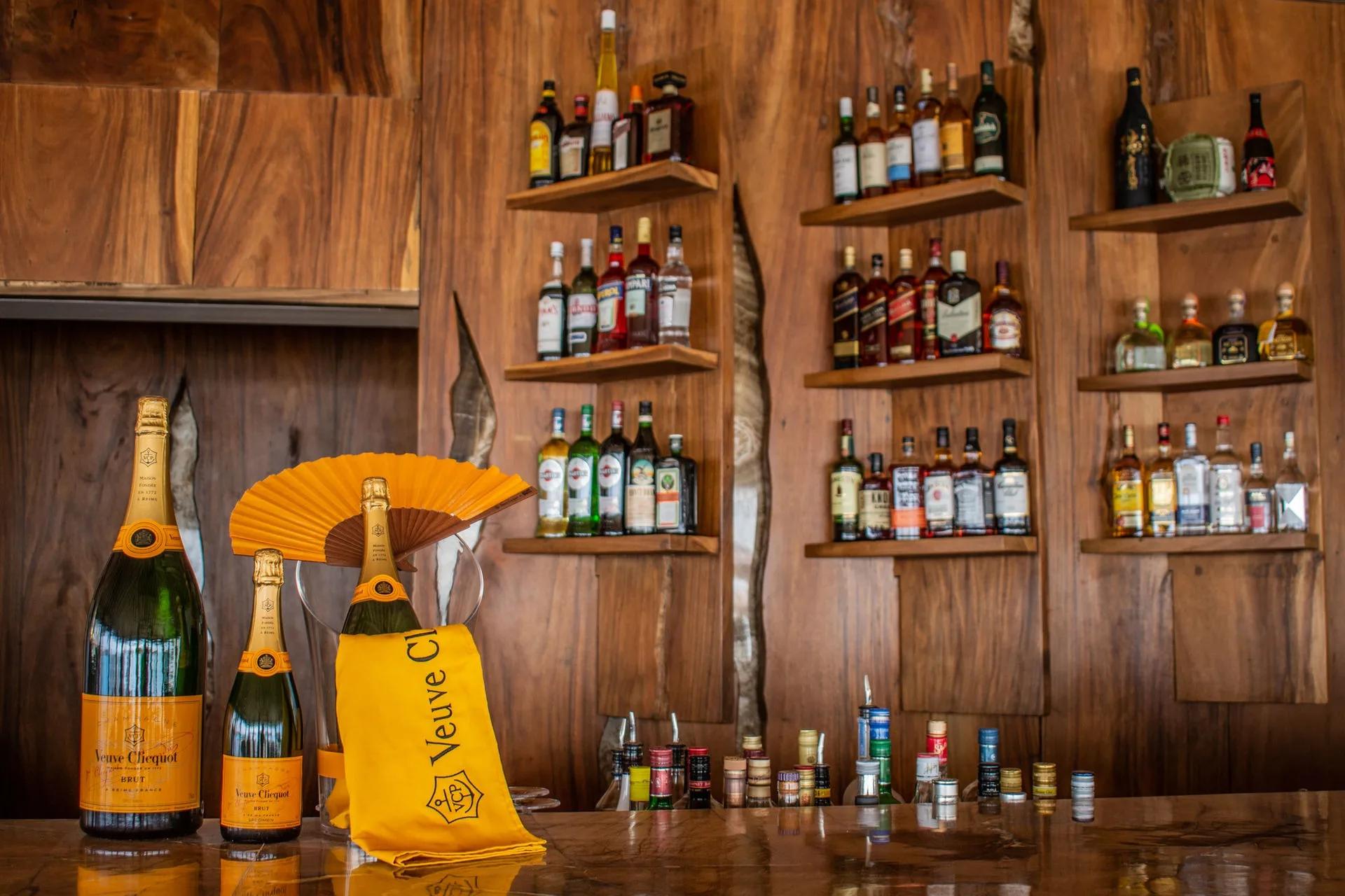 Cheers Bar, You & Me Maldives' poolside bar with nightly live music