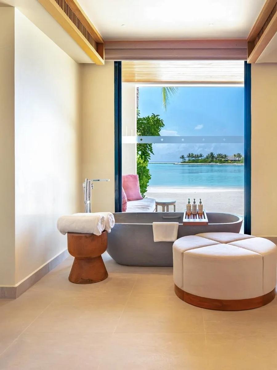 Research photography shared with the Two Bedroom Beach Residence — the official site has no separate gallery for the Villa variant of this 400 sqm category
