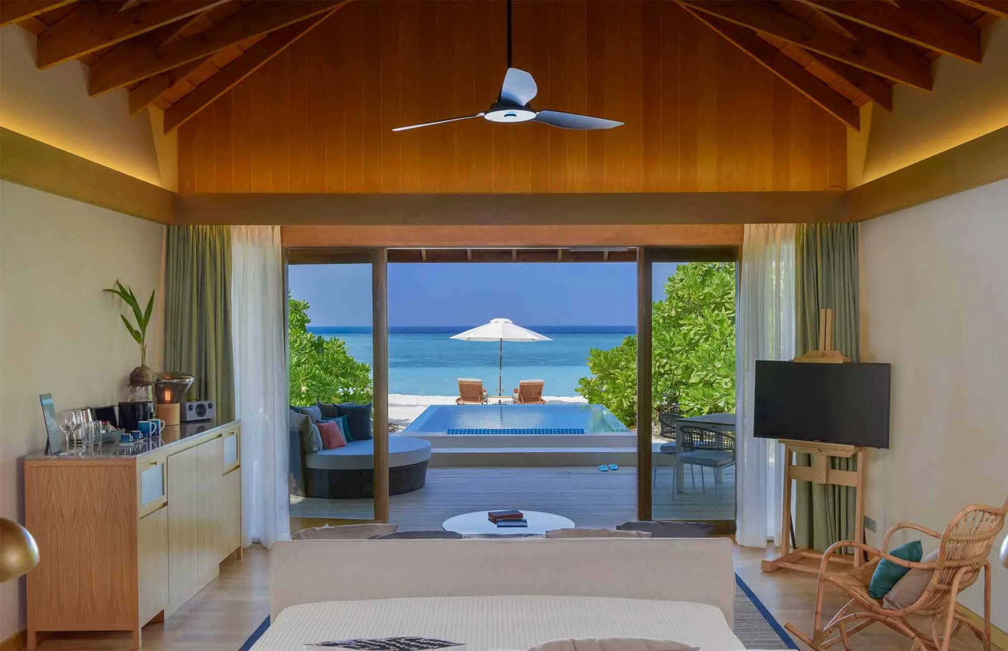 A Beach Villa with Pool's terrace and private 4x6 m pool