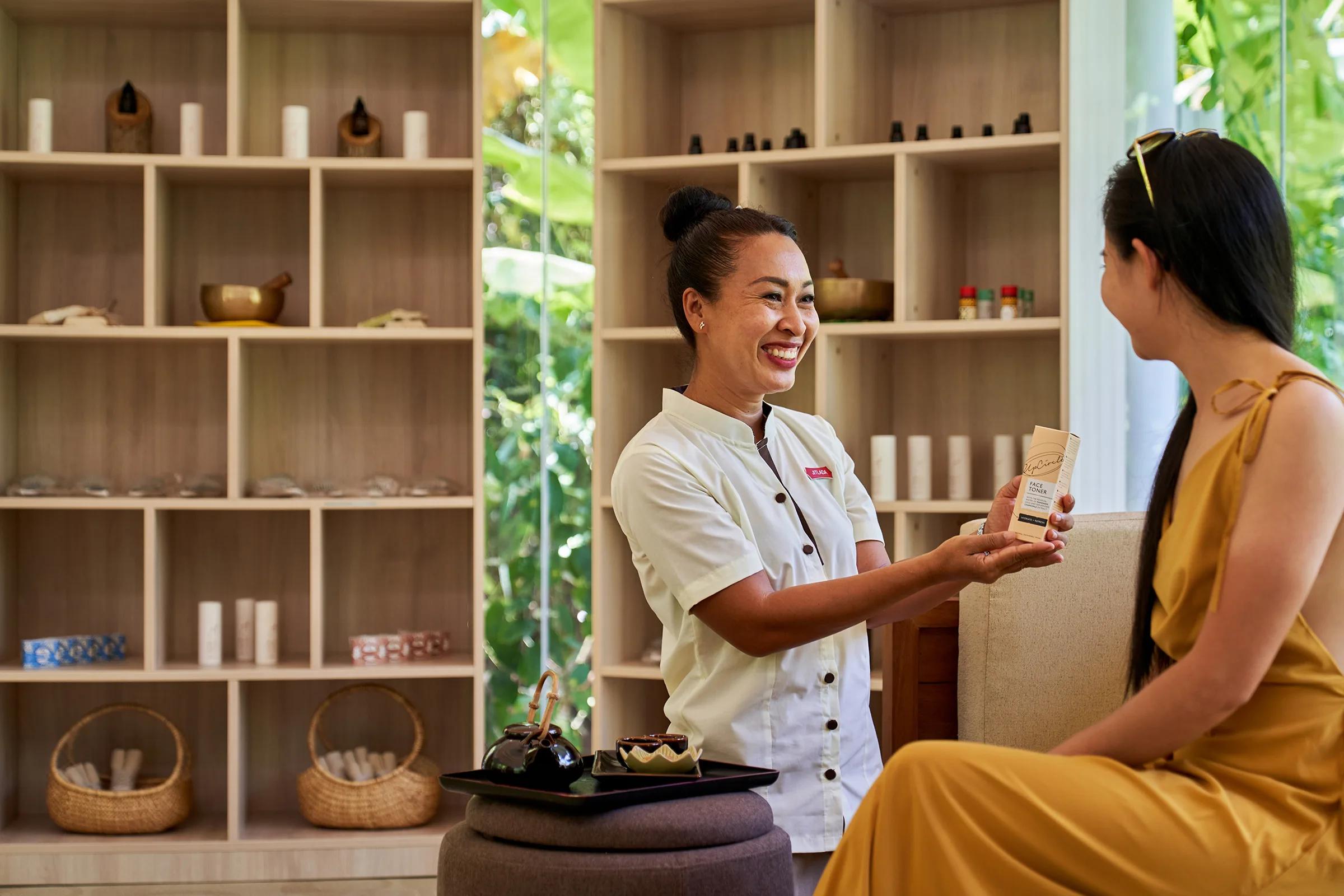 A treatment underway at Veyo Spa, Siyam World's spa