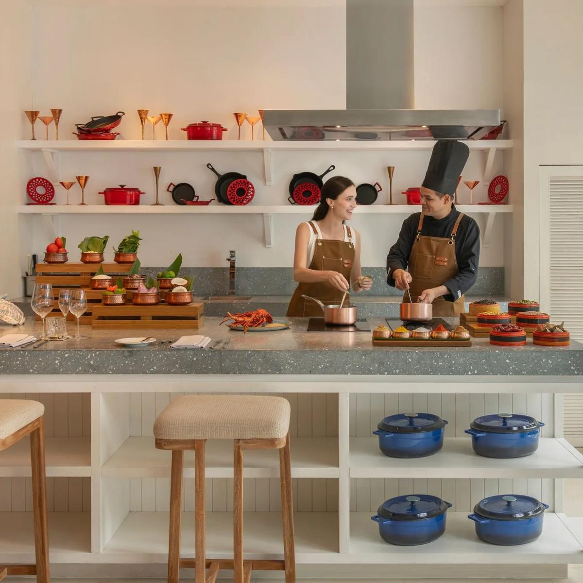 A guest taking part in one of Halcyon's Maldivian Culinary Classes