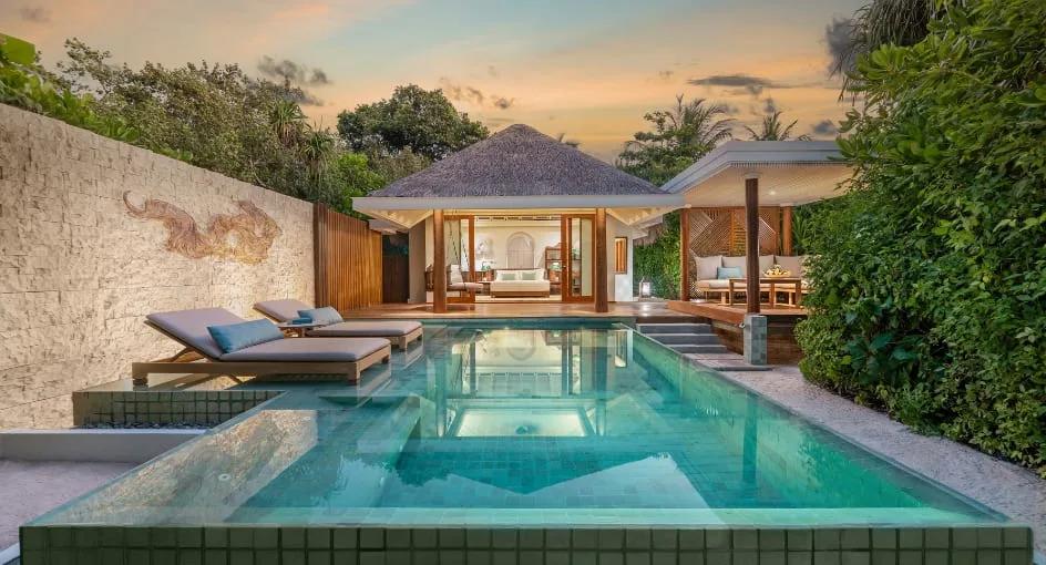 The outdoor sunset-facing pool of a Sunset Beach Pool Villa at Anantara Kihavah