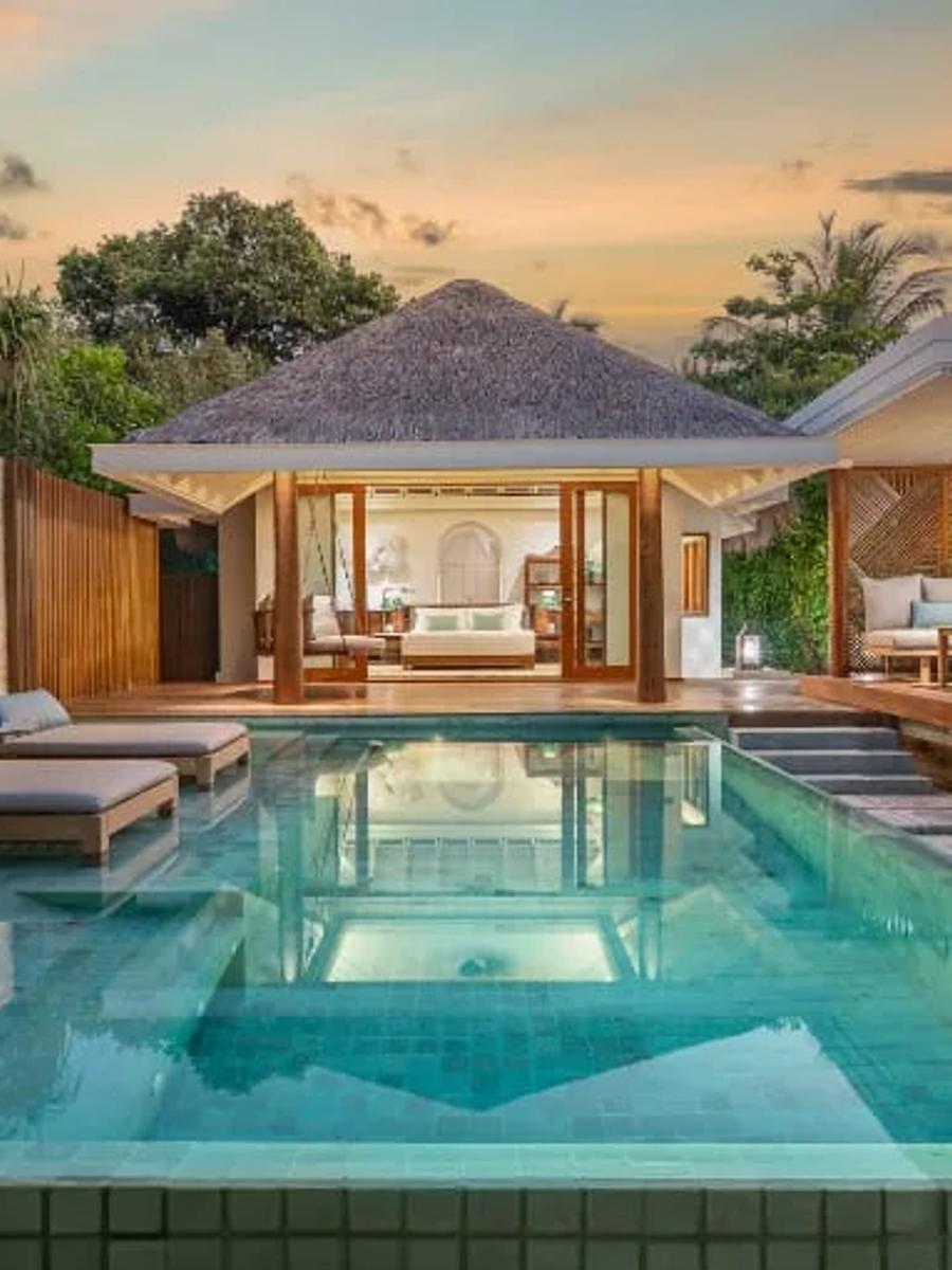 The outdoor sunset-facing pool of a Sunset Beach Pool Villa at Anantara Kihavah