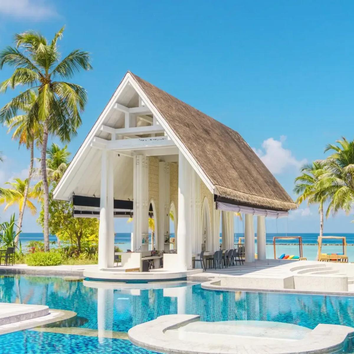 Infinity pool at SAii Beach Club, SAii Lagoon Maldives
