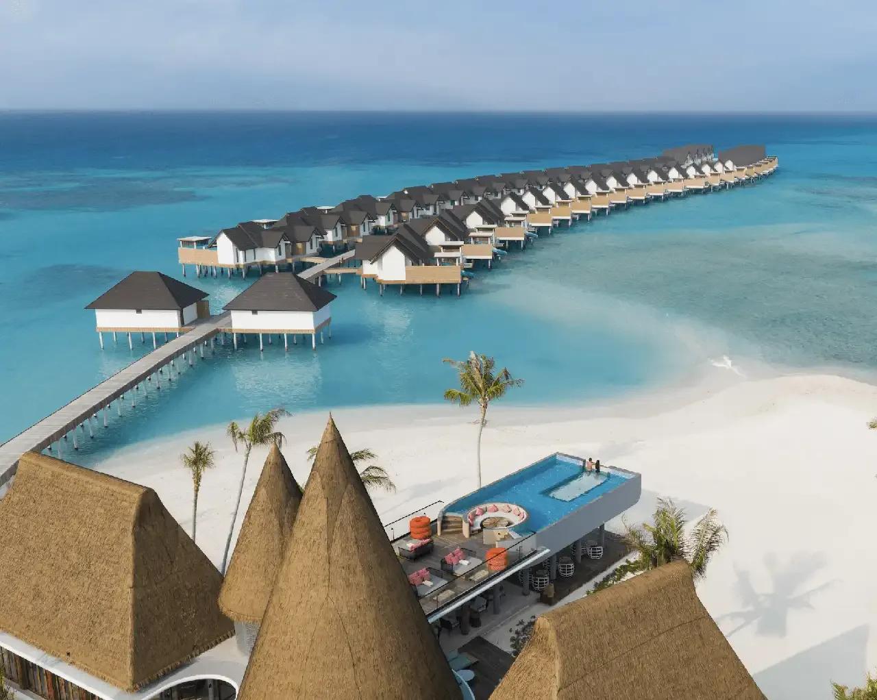 Sky Lounge & Sunken Seating's rooftop deck and glass-bottom infinity pool
