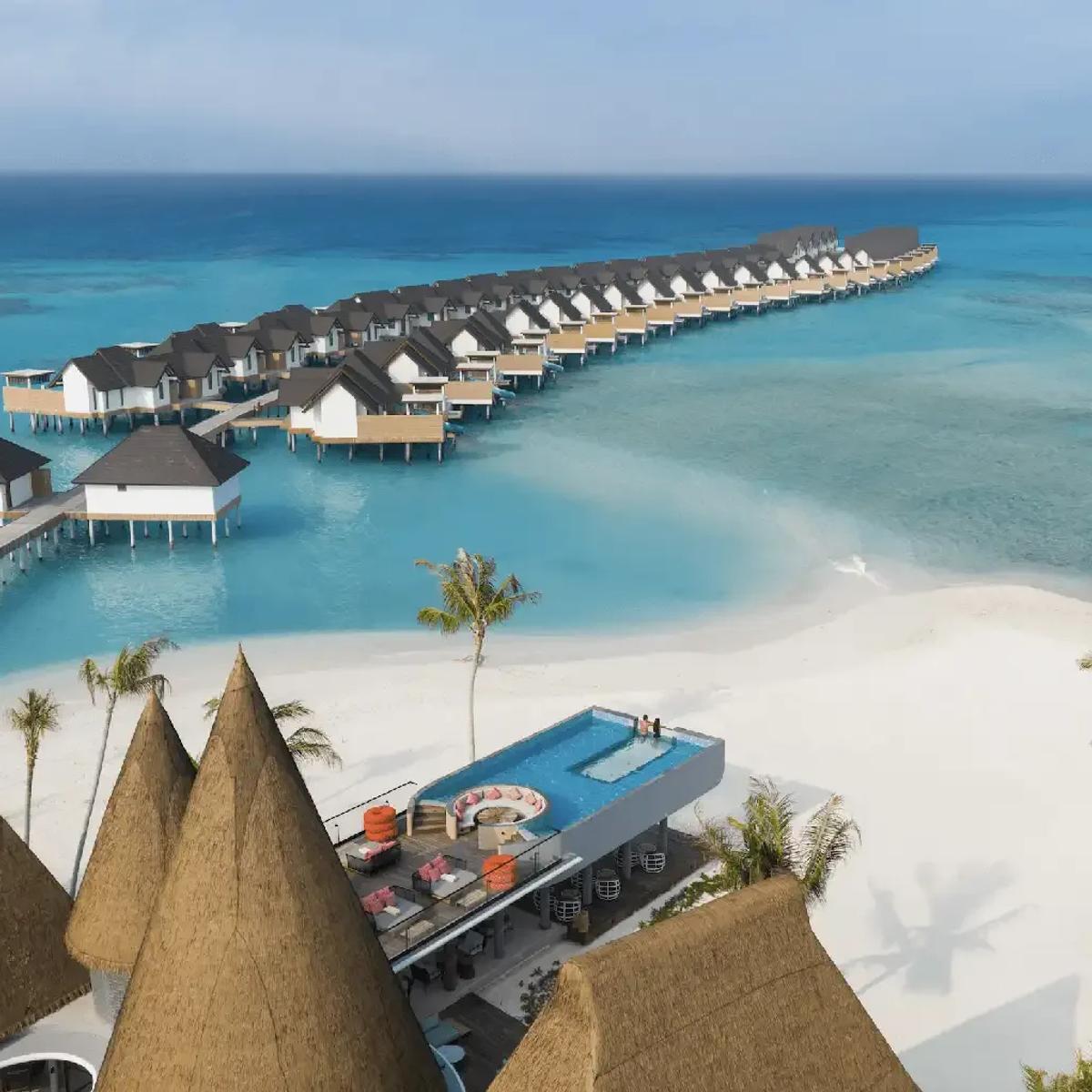 Sky Lounge & Sunken Seating's rooftop deck and glass-bottom infinity pool
