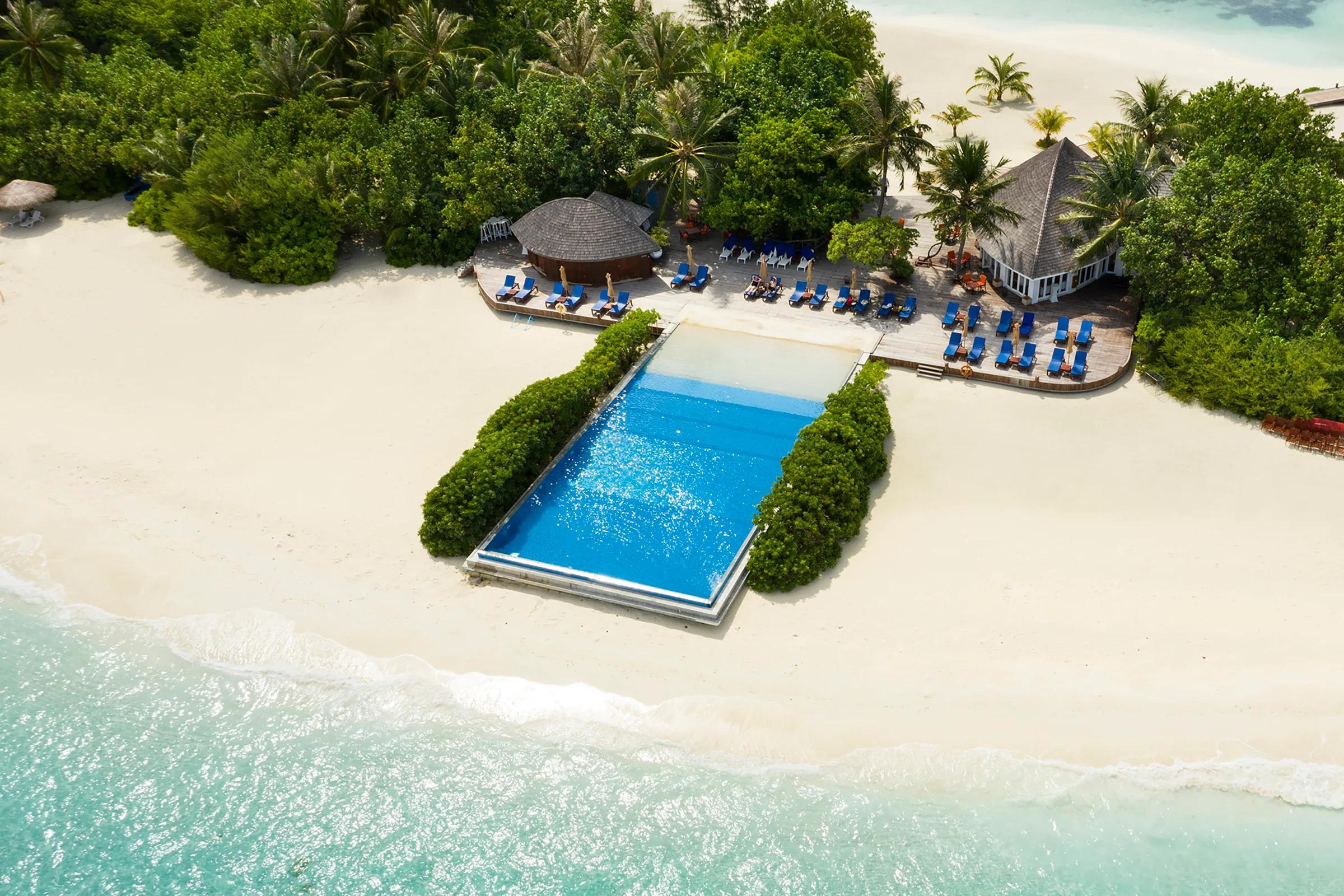 Aerial view of a Main Island beach bar — the closest photographed reference for Lagoon Bar, which has no dedicated factsheet photo