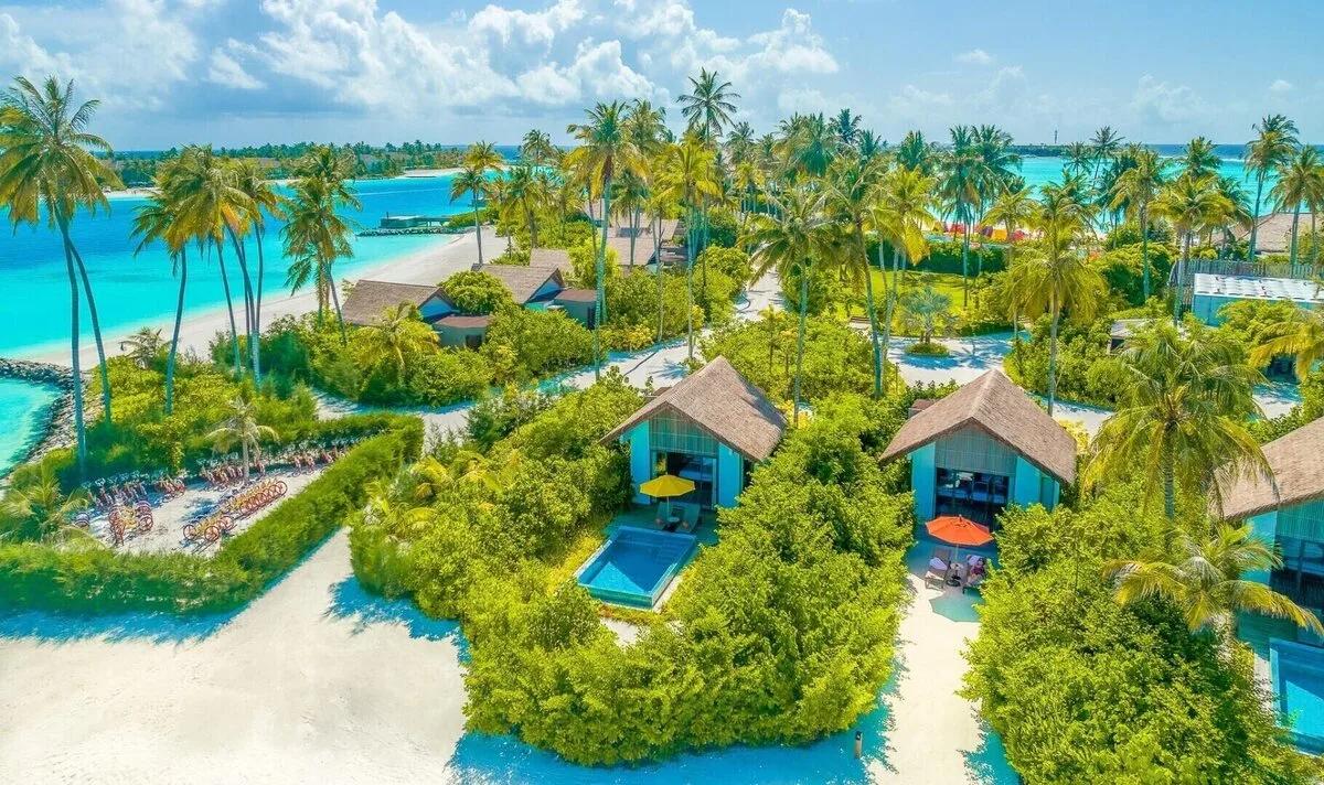 A Gold Beach-category villa's terrace and plunge pool, steps from the sand
