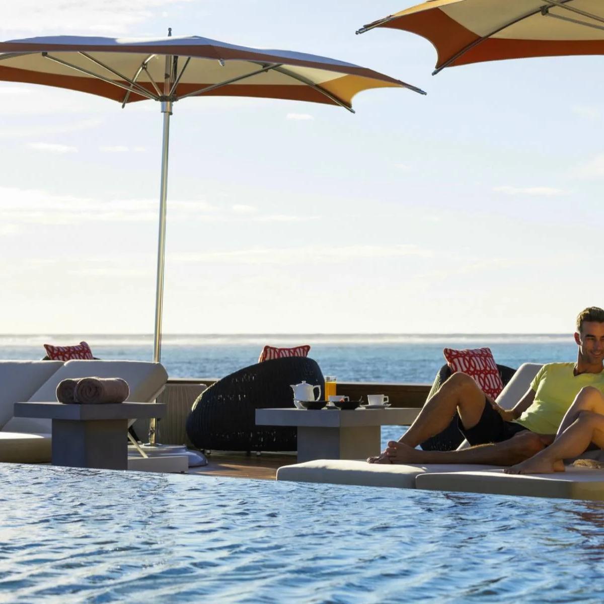 The overwater cafe and bar at Sol Rising