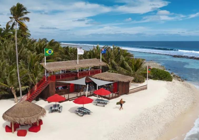 The Surf Shack, Niyama's beach bar near the Vodi Point surf break