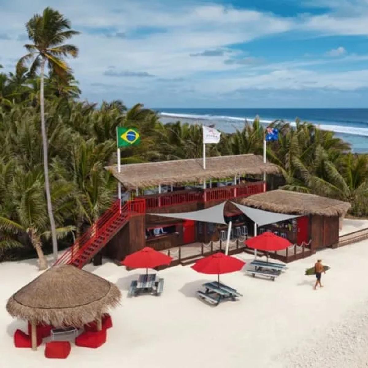 The Surf Shack, Niyama's beach bar near the Vodi Point surf break
