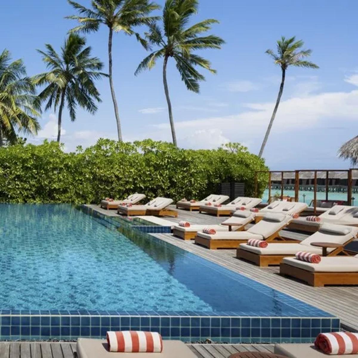 Poolside seating at Dhoni Bar, Anantara Dhigu's casual pool bar