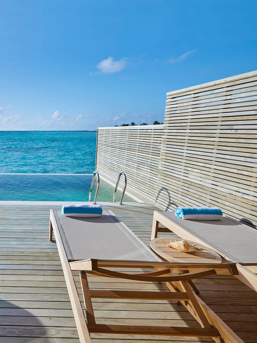 The private infinity pool and sundeck of a Water Pool Villa at Jawakara, facing straight out over the open lagoon