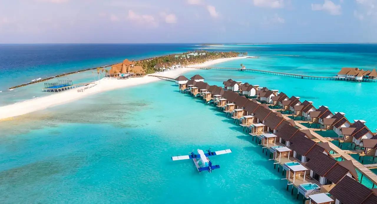 A Manta Air seaplane on the water, the transfer aircraft used to reach Meyyafushi