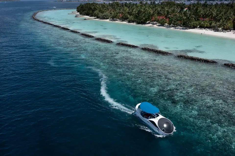 A glass-bottom boat excursion over the reef at Niva Kurumba