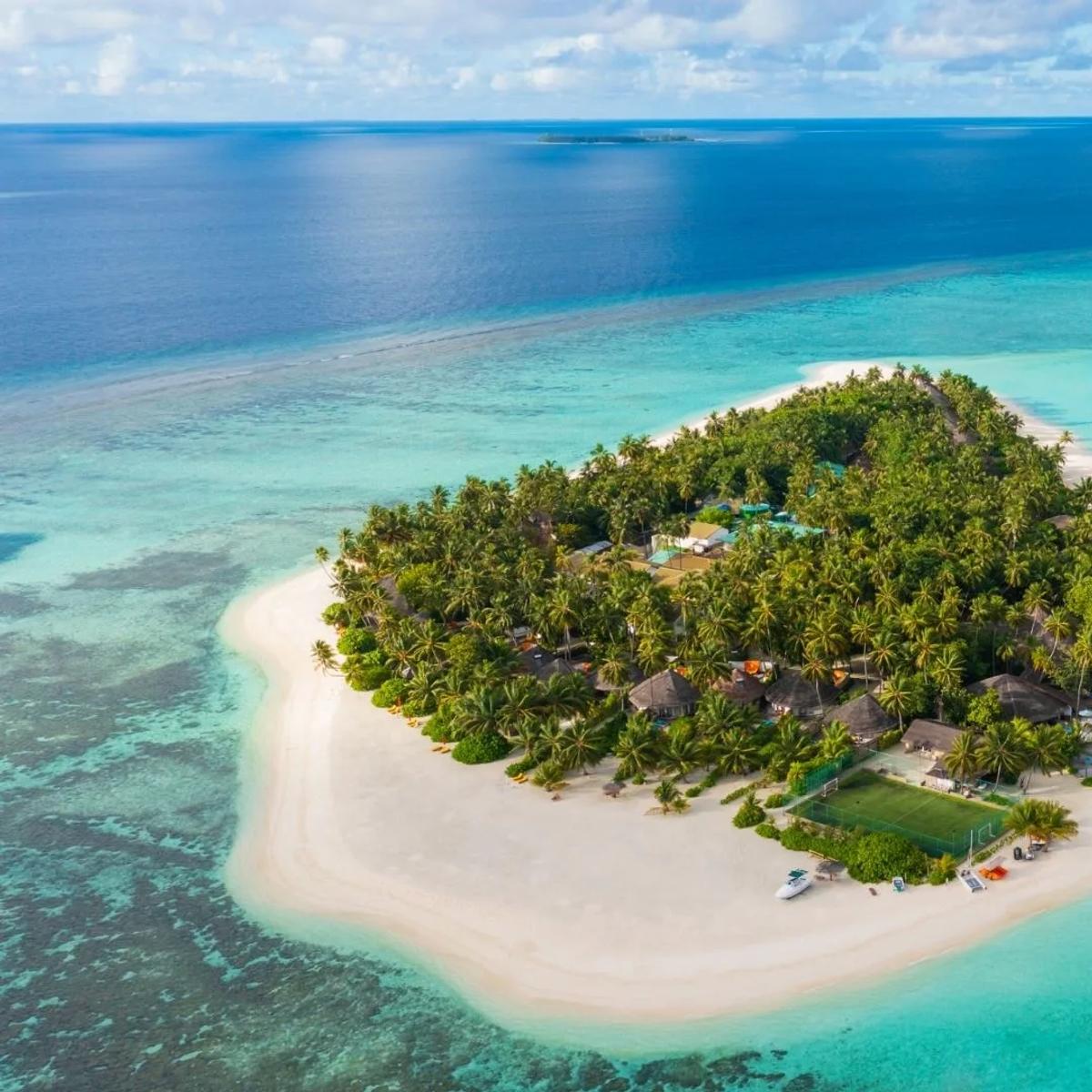 Aerial view of Angsana Velavaru's island and surrounding lagoon in South Nilandhe Atoll