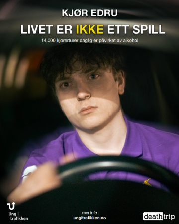En sliten mann som sitter i bak rattet i bilen.