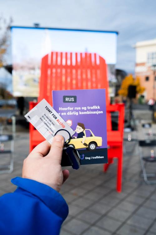 brosjyre og nøkkelring