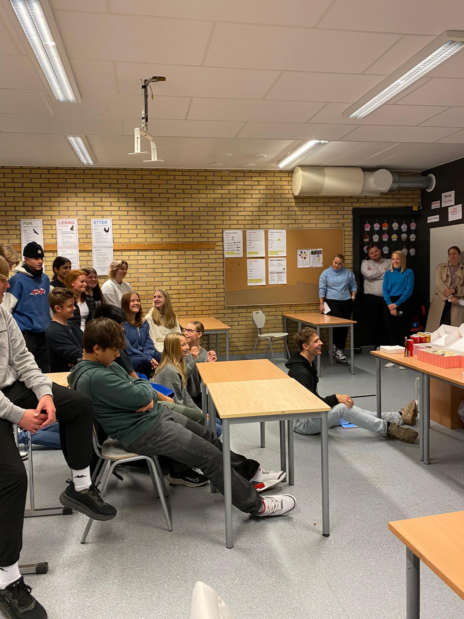 Tiktoker Lars Henriksen med klassen Valgfag trafikk