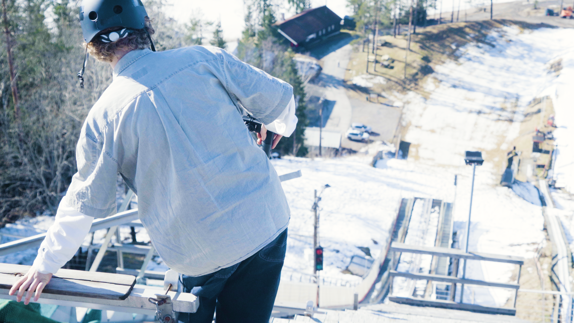 "A9tingFFame" på toppen av hoppbakken og vurderer å sette utfor. 