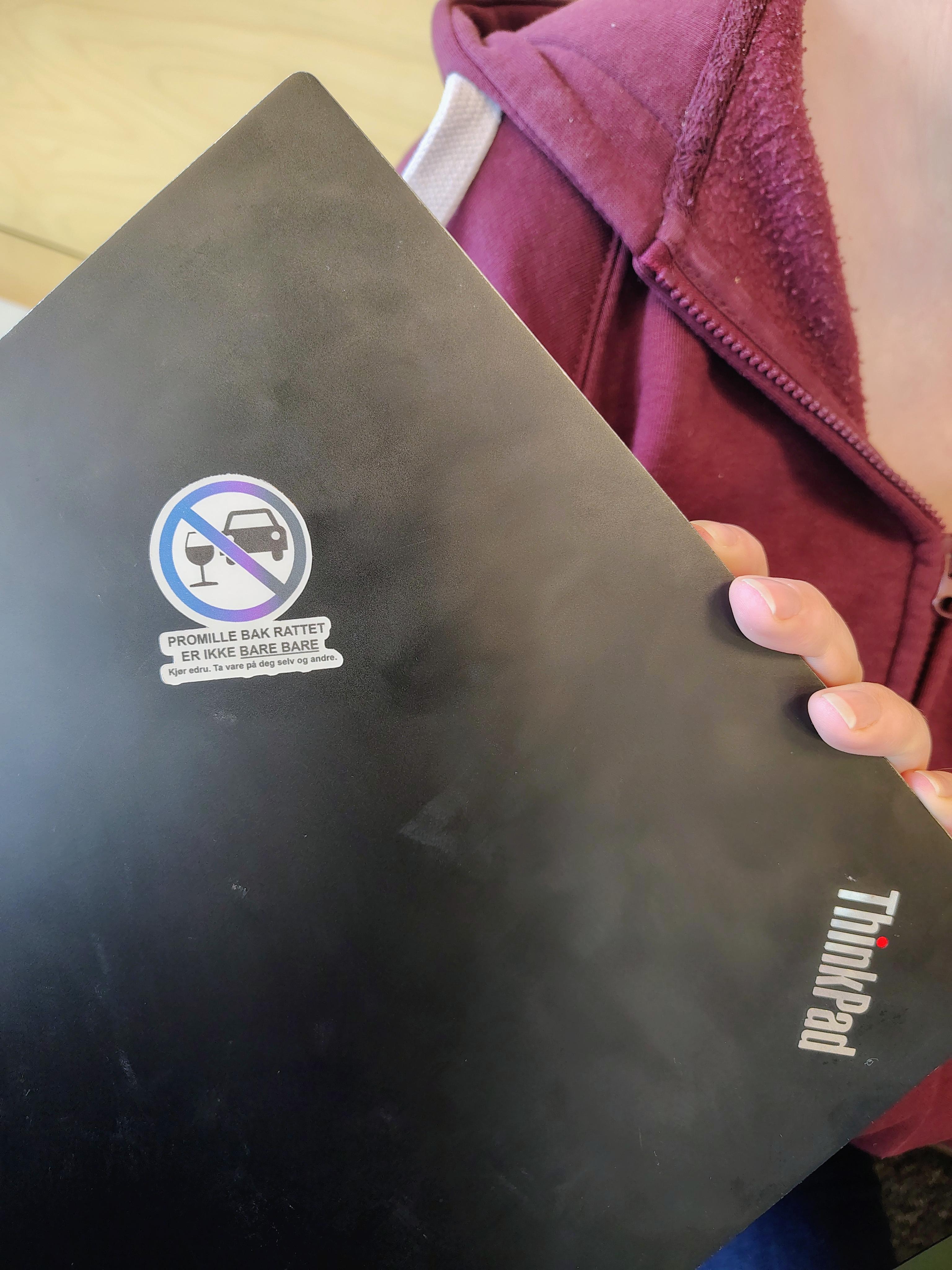 Sticker på pc.
