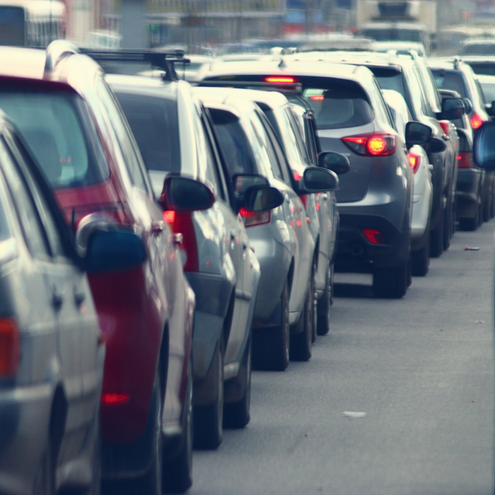 Biler står i trafikk