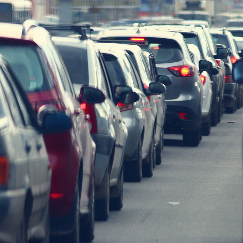 Biler står i trafikk